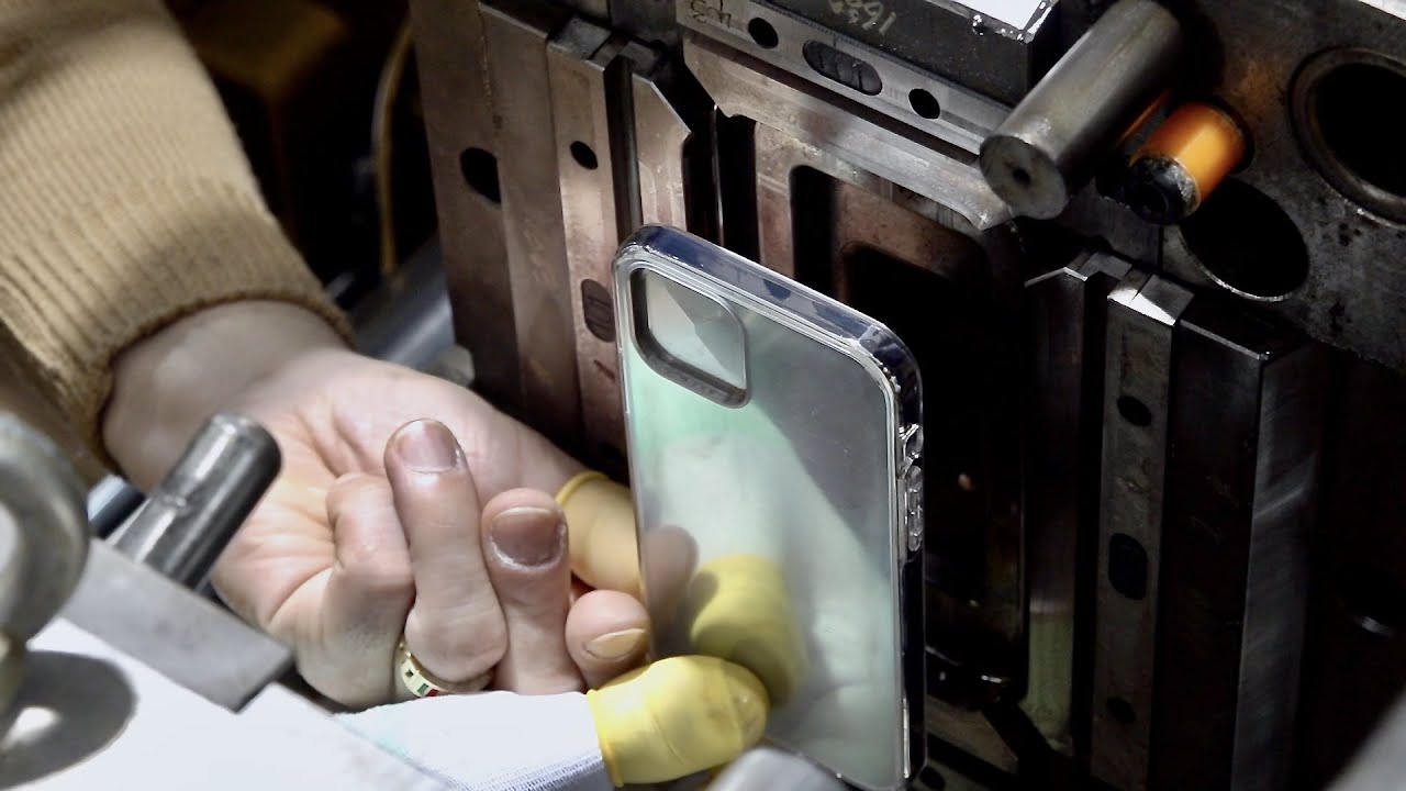 Choosing the Right Cell Phone Case Manufacturers for Your Needs